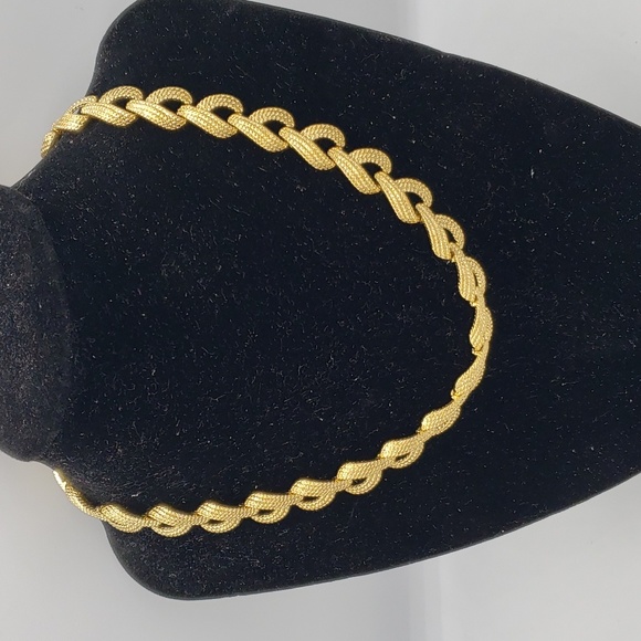 Vintage Napier Signed Gold Tone Chunky Textured Link Necklace - Picture 3 of 12